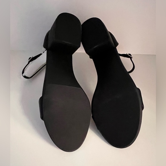 New, never worn woman’s size 8 summer shoe. - Picture 4 of 4